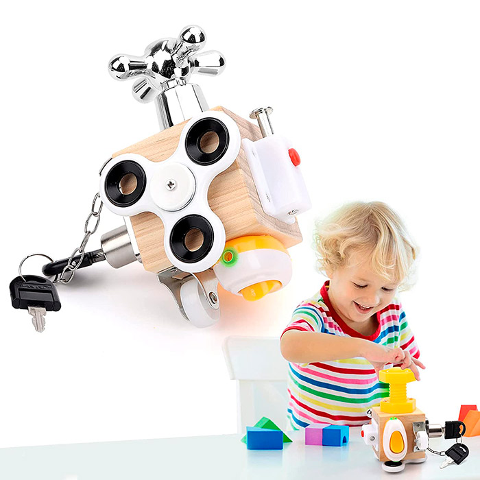 Didaktická hračka so 7 rôznymi aktivitami - spinner, zámok s 2 kľúčmi, západka, koleso, spínač, závit a matica!