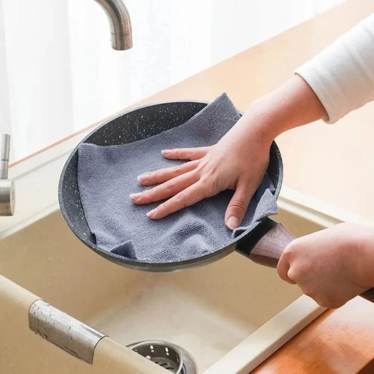 Mikrovláknové čistiace utierky v rolke (30 kusov), KitchRoll - Image 2